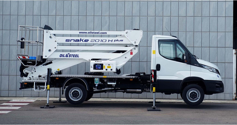 Oil & Steel Snake 2010 HE PLUS Sobre IVECO 35S14 Distancia entre ejes 3750 mm - Piattaforma aerea: foto 1 Oil & Steel Snake 2010 HE PLUS Sobre IVECO 35S14 Distancia entre ejes 3750 mm - Piattaforma aerea: foto 1