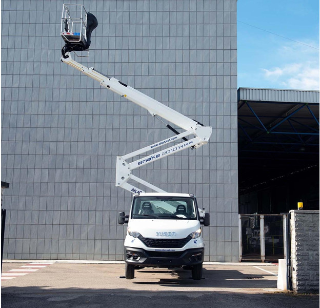 Oil & Steel Snake 2010 HE PLUS Sobre IVECO 35S14 Distancia entre ejes 3750 mm - Piattaforma aerea: foto 2 Oil & Steel Snake 2010 HE PLUS Sobre IVECO 35S14 Distancia entre ejes 3750 mm - Piattaforma aerea: foto 2