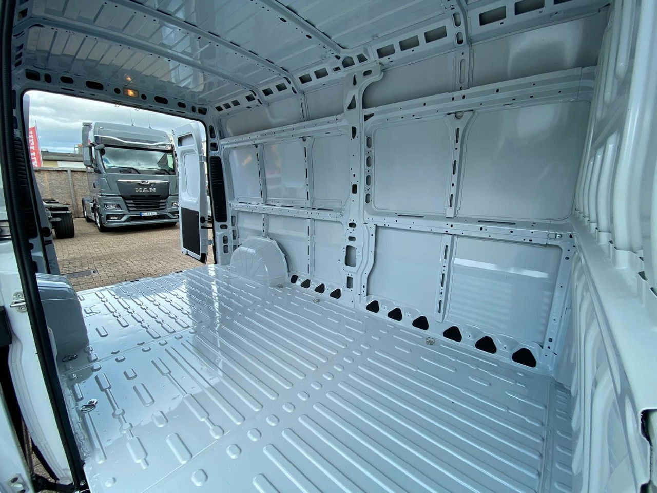 Opel Movano - Furgone chiuso: foto 5 Opel Movano - Furgone chiuso: foto 5