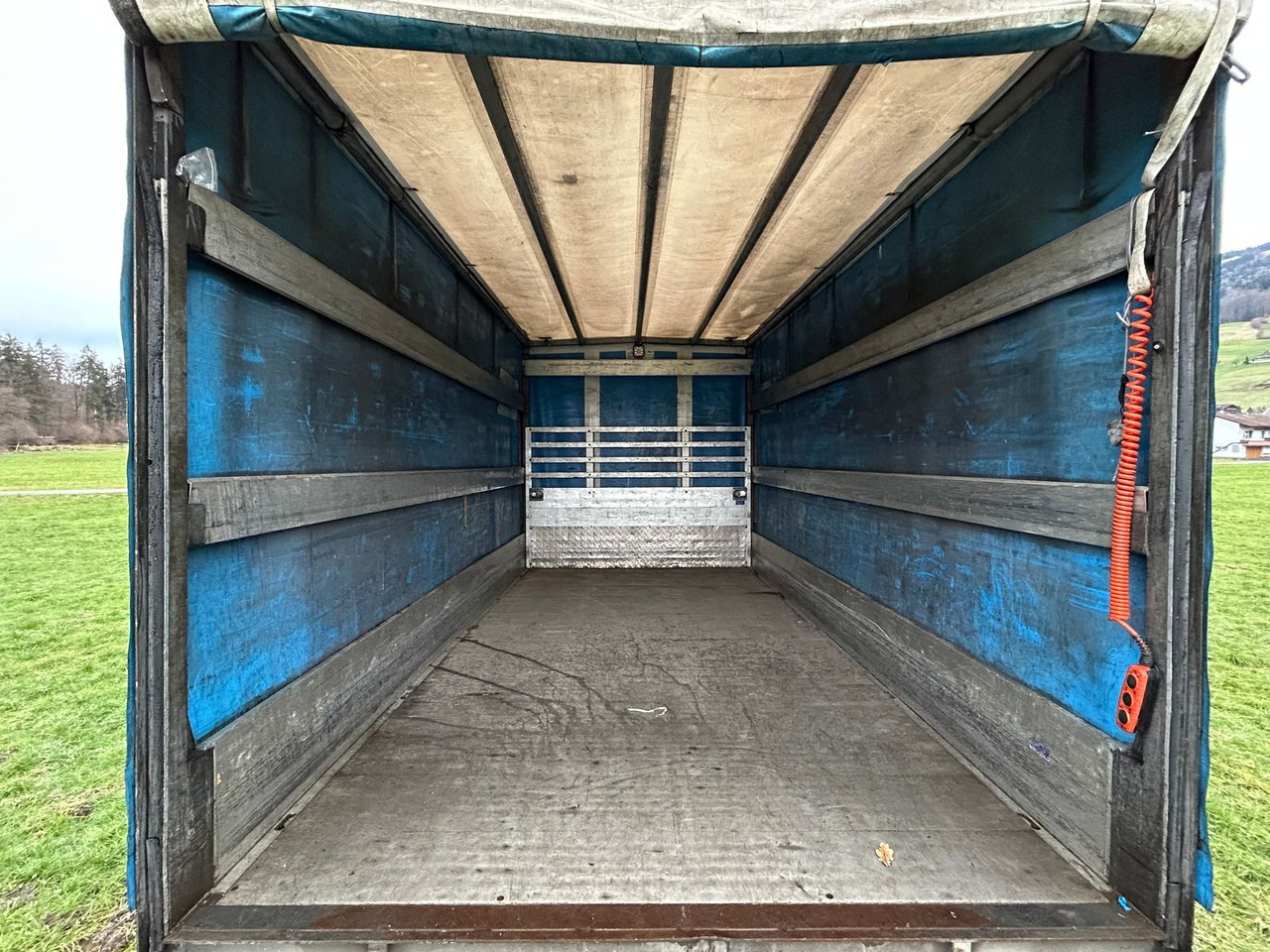 MERCEDES-BENZ Atego 818 - Camion centinato: foto 5 MERCEDES-BENZ Atego 818 - Camion centinato: foto 5