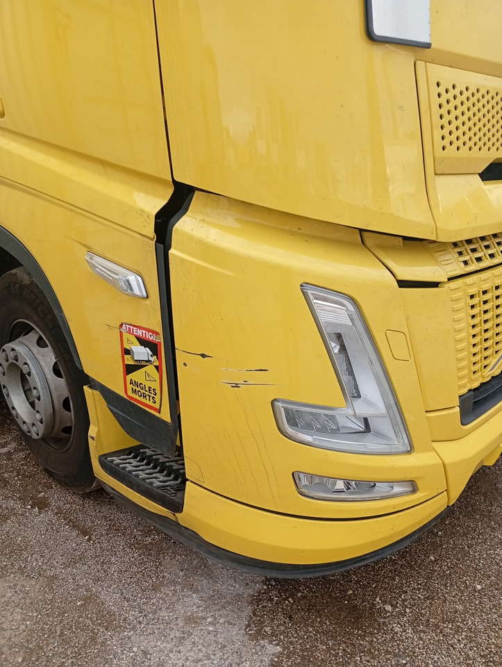 VOLVO FH 460 Aero, Damaged, Located in Bari,Italy - Trattore stradale: foto 4 VOLVO FH 460 Aero, Damaged, Located in Bari,Italy - Trattore stradale: foto 4