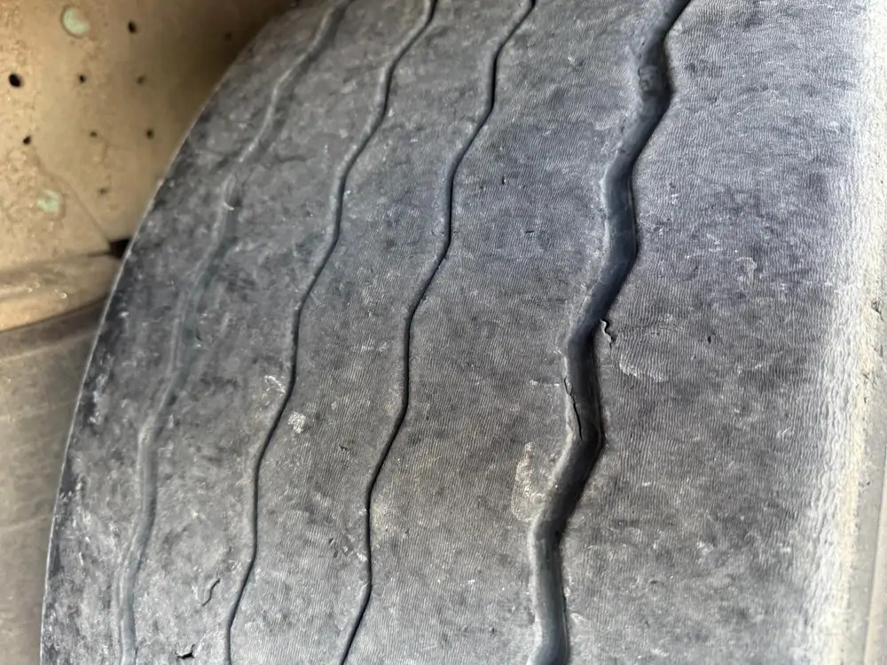 Semirimorchio centinato Schimtz Cargobull SCB*S3T*Tautliner: foto 10 Semirimorchio centinato Schimtz Cargobull SCB*S3T*Tautliner: foto 10