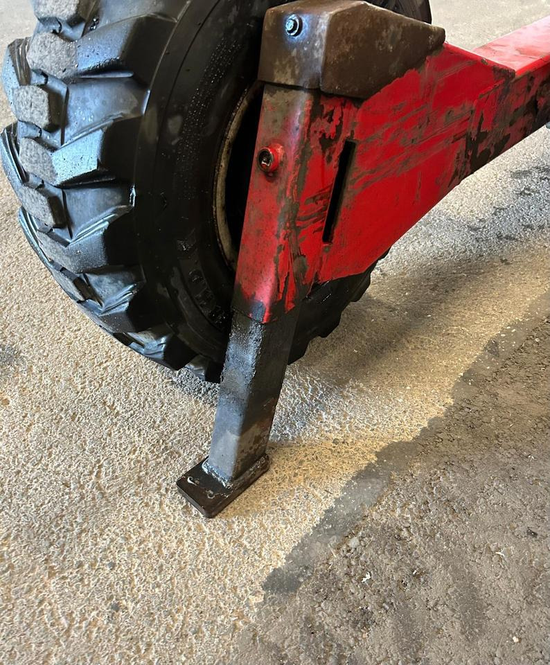 Carrello elevatore trasportabile Moffett M4-25.3 + Ausschubzinken + gr. Reifen + 3 mtr. + Turbo: foto 13 Carrello elevatore trasportabile Moffett M4-25.3 + Ausschubzinken + gr. Reifen + 3 mtr. + Turbo: foto 13