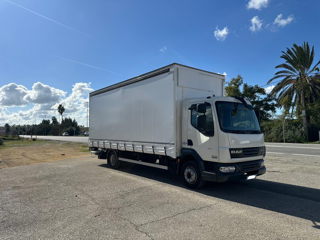 DAF LF 45.250 - Camion centinato: foto 4 DAF LF 45.250 - Camion centinato: foto 4