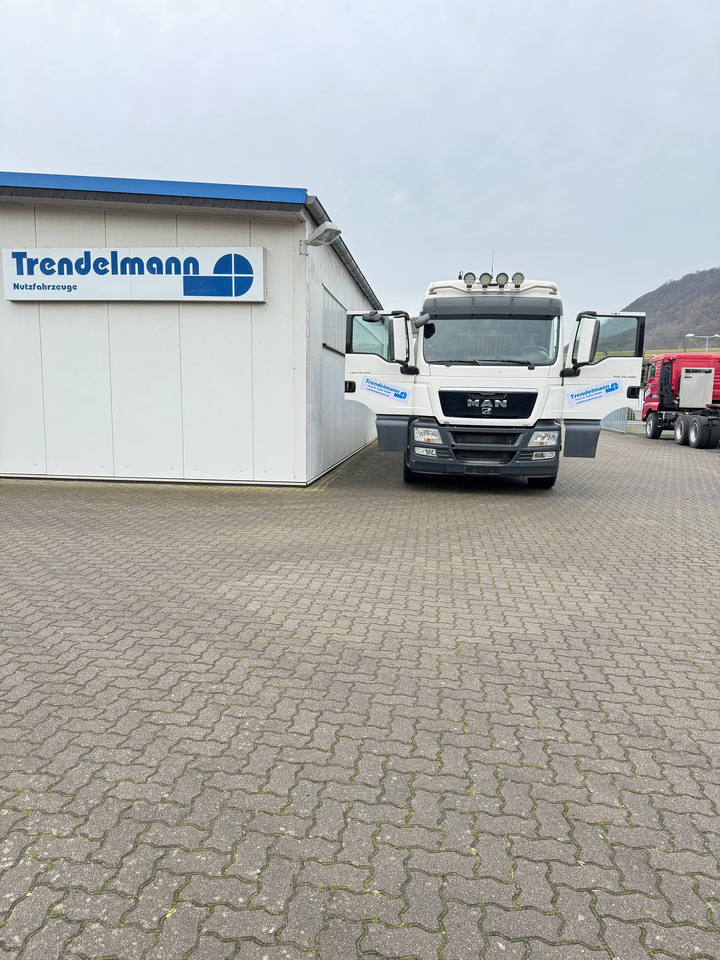 MAN TGS 35.480 8X4-2 TRIDEM Wasser-Tank - Camion cisterna: foto 2 MAN TGS 35.480 8X4-2 TRIDEM Wasser-Tank - Camion cisterna: foto 2