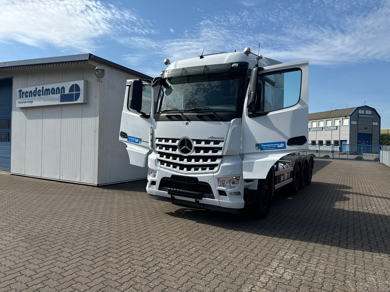 MERCEDES-BENZ Arocs 3553 4 Achsen Tridem - Autocarro scarrabile: foto 4 MERCEDES-BENZ Arocs 3553 4 Achsen Tridem - Autocarro scarrabile: foto 4