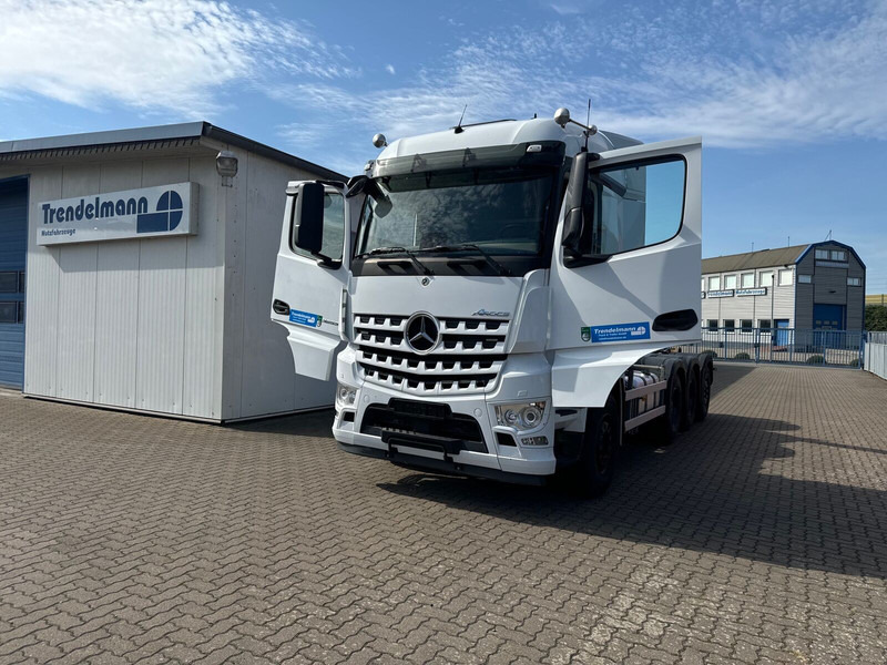 Mercedes-Benz Arocs MP5 3253 8x4 Tridem ARK HIAB 24 to - Autocarro scarrabile: foto 5 Mercedes-Benz Arocs MP5 3253 8x4 Tridem ARK HIAB 24 to - Autocarro scarrabile: foto 5