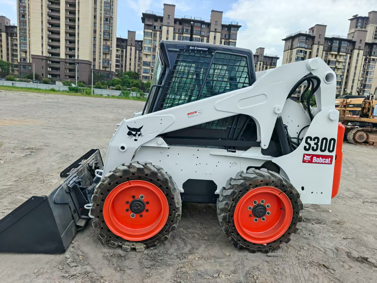 BOBCAT skid steer loader S300 - Minipala: foto 1 BOBCAT skid steer loader S300 - Minipala: foto 1