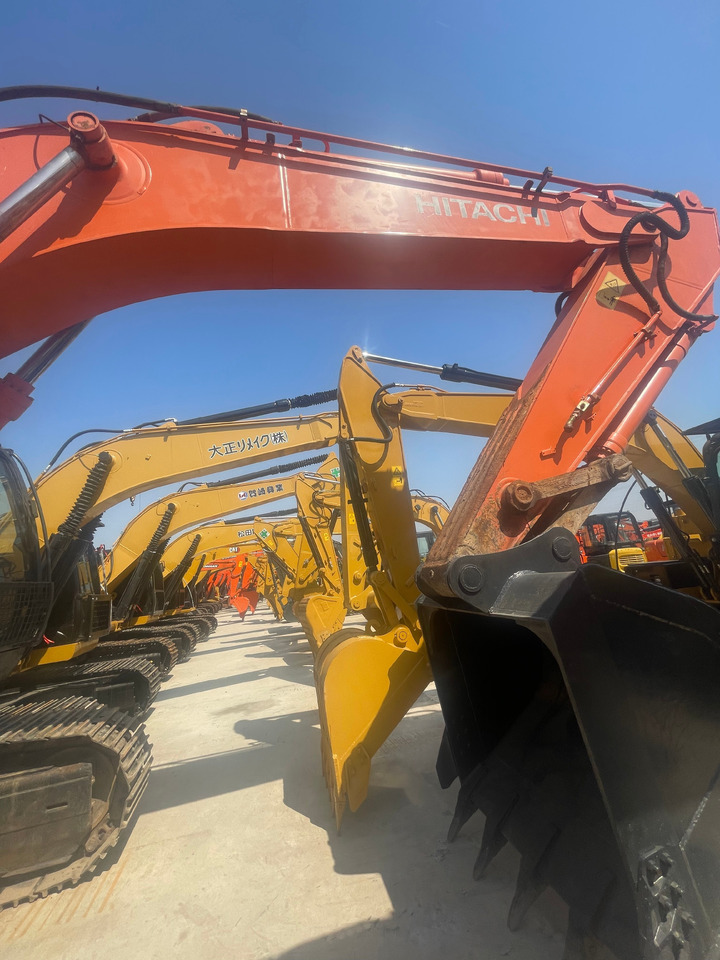 HITACHI ZX350 crawler excavator low hours excellent condition well maintained - Escavatore cingolato: foto 4 HITACHI ZX350 crawler excavator low hours excellent condition well maintained - Escavatore cingolato: foto 4
