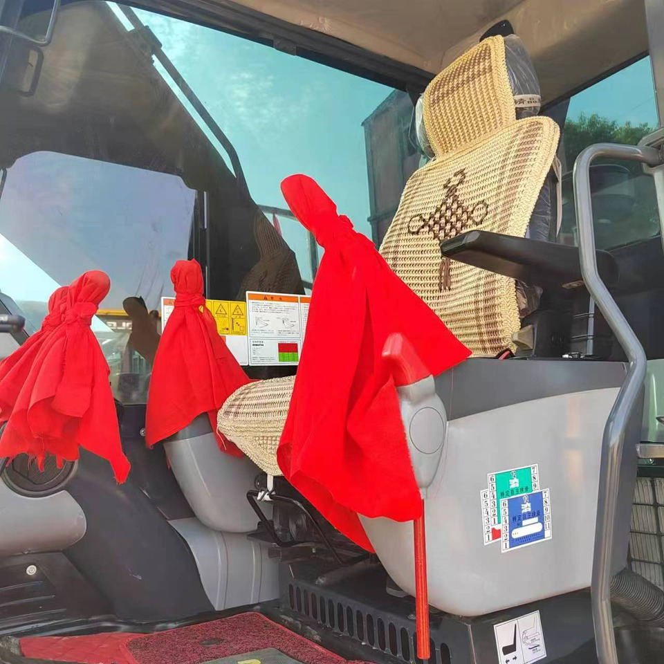 KOMATSU pc200-8N1 used japan brand crawler excavator - Escavatore cingolato: foto 3 KOMATSU pc200-8N1 used japan brand crawler excavator - Escavatore cingolato: foto 3