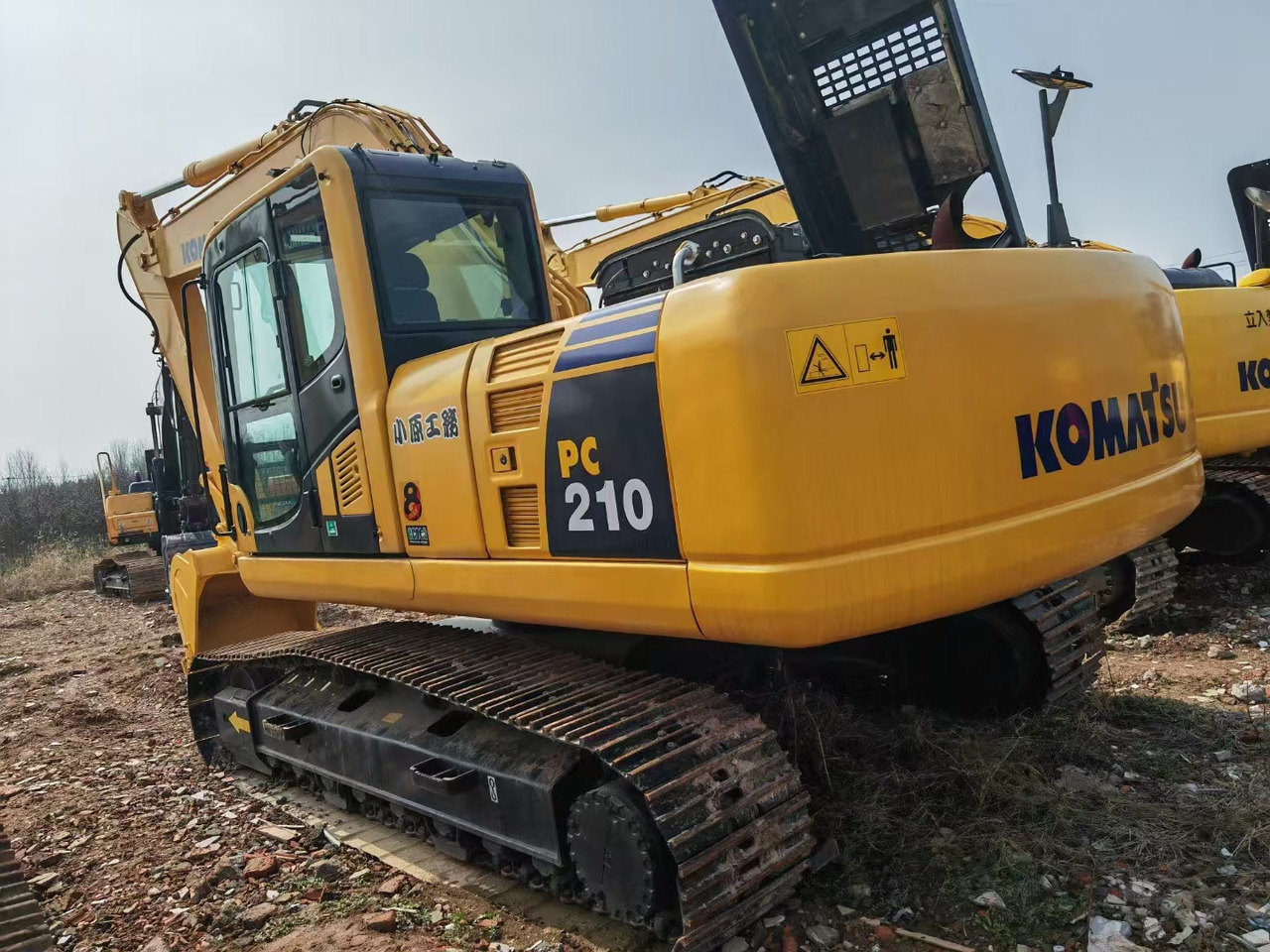 KOMATSU pc210-8 used crawler excavator japan brand hot sale - Escavatore cingolato: foto 1 KOMATSU pc210-8 used crawler excavator japan brand hot sale - Escavatore cingolato: foto 1