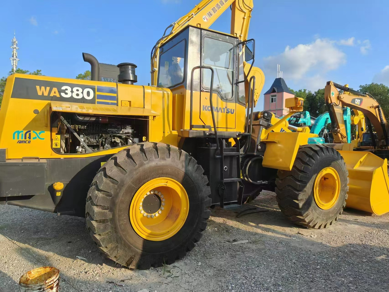 KOMATSU wa380 - Pala gommata: foto 1 KOMATSU wa380 - Pala gommata: foto 1