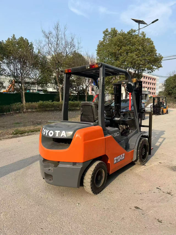 TOYOTA 3 ton 8F used japan brand diesel forklift - Carrello elevatore diesel: foto 4 TOYOTA 3 ton 8F used japan brand diesel forklift - Carrello elevatore diesel: foto 4