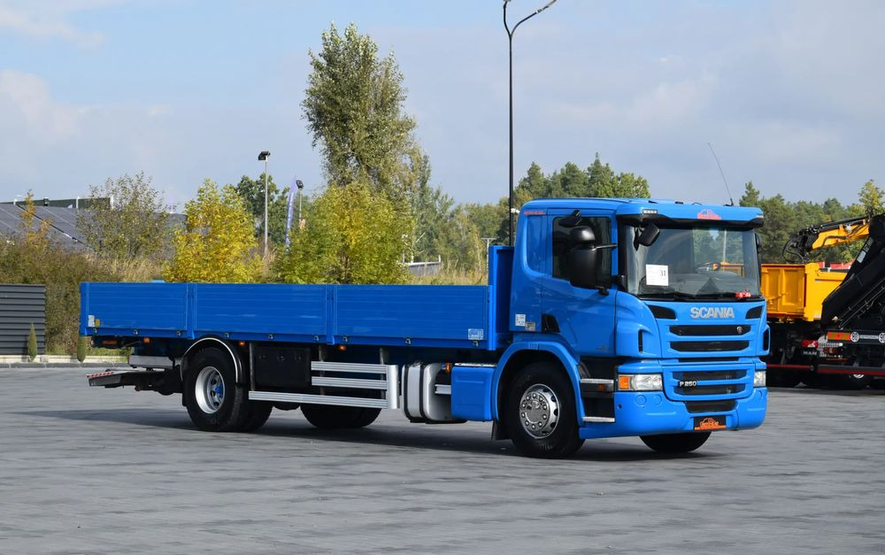 Scania P250 / EURO 6 / SKRZYNIA 7.8 M / WINDA DHOLLANDIA / PODUSZKI NA TYLNEJ OSI / RETARDER / KLIMA / TEMPOMAT / SERWISOWANY / SPROWADZONY - Autocarro con pianale/ Cassone fisso: foto 3 Scania P250 / EURO 6 / SKRZYNIA 7.8 M / WINDA DHOLLANDIA / PODUSZKI NA TYLNEJ OSI / RETARDER / KLIMA / TEMPOMAT / SERWISOWANY / SPROWADZONY - Autocarro con pianale/ Cassone fisso: foto 3