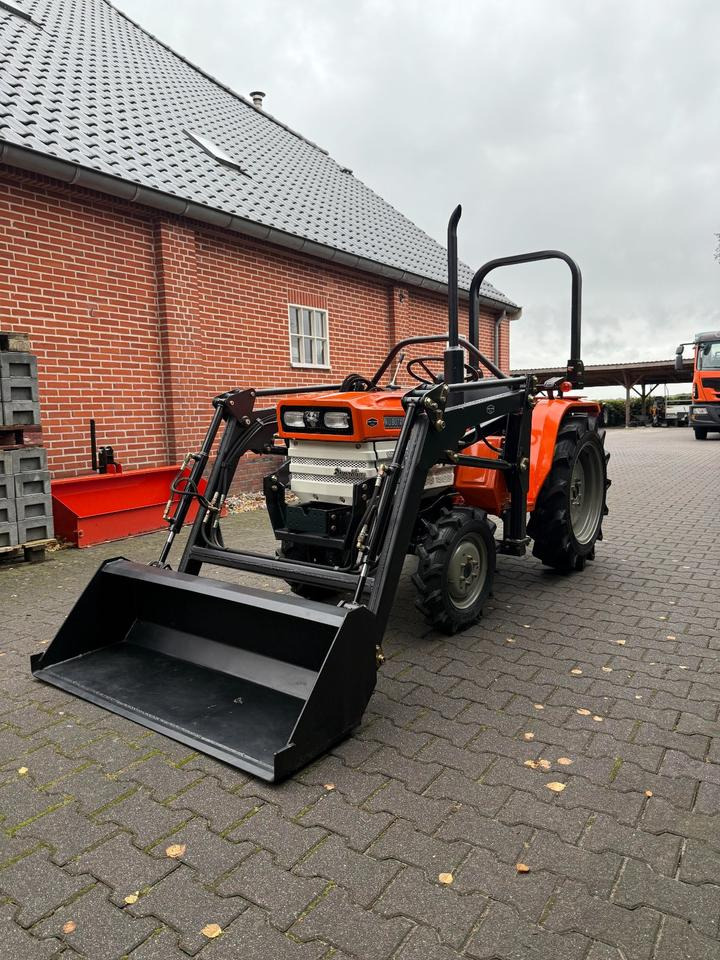 Kleintraktor Kubota B1600 mit Frontlader ab 125 € pro Monat. - Trattore piccolo: foto 1 Kleintraktor Kubota B1600 mit Frontlader ab 125 € pro Monat. - Trattore piccolo: foto 1