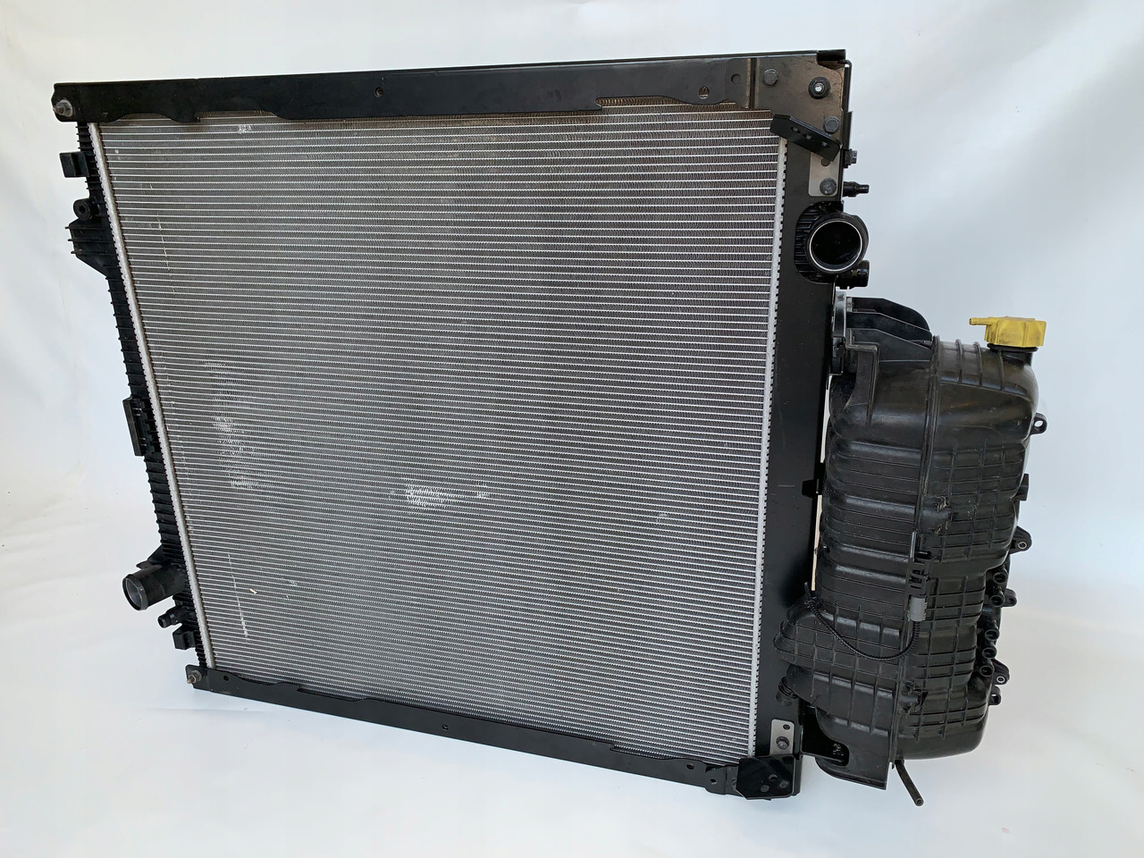 CHŁODNICA MAN TGX EURO 6 NR 1072 - Radiatore per Camion: foto 1 CHŁODNICA MAN TGX EURO 6 NR 1072 - Radiatore per Camion: foto 1