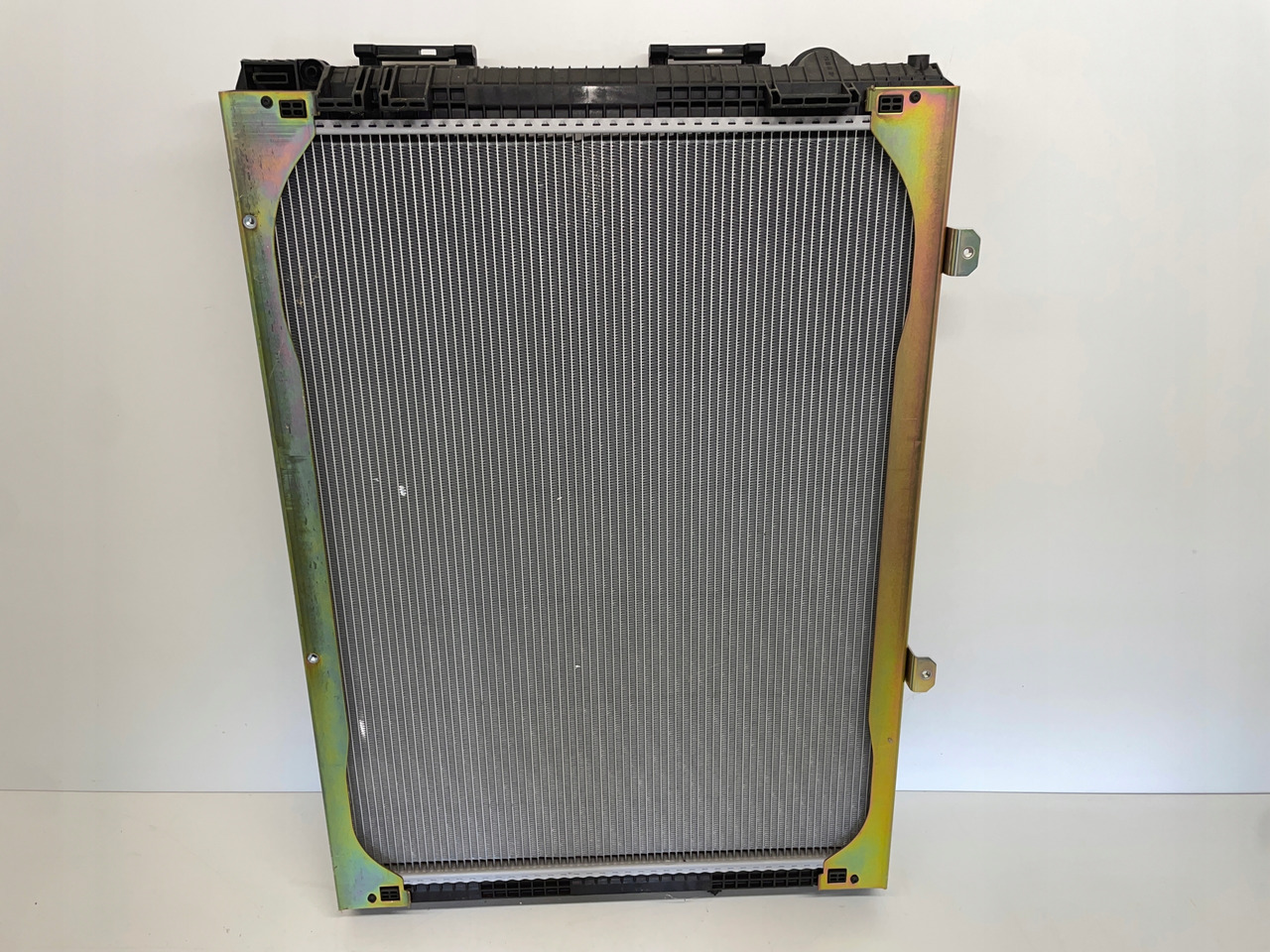 CHŁODNICA WODY MAN F2000 F 90 F 2000 F90 81061016437 - Pompa del liquido di raffreddamento per Camion: foto 4 CHŁODNICA WODY MAN F2000 F 90 F 2000 F90 81061016437 - Pompa del liquido di raffreddamento per Camion: foto 4