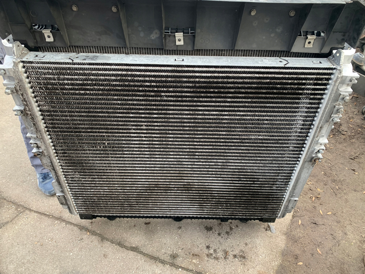 CHŁODNICA WODY POWIETRZA MERCEDES ACTROS MP4 MP 4 - Radiatore per Camion: foto 2 CHŁODNICA WODY POWIETRZA MERCEDES ACTROS MP4 MP 4 - Radiatore per Camion: foto 2