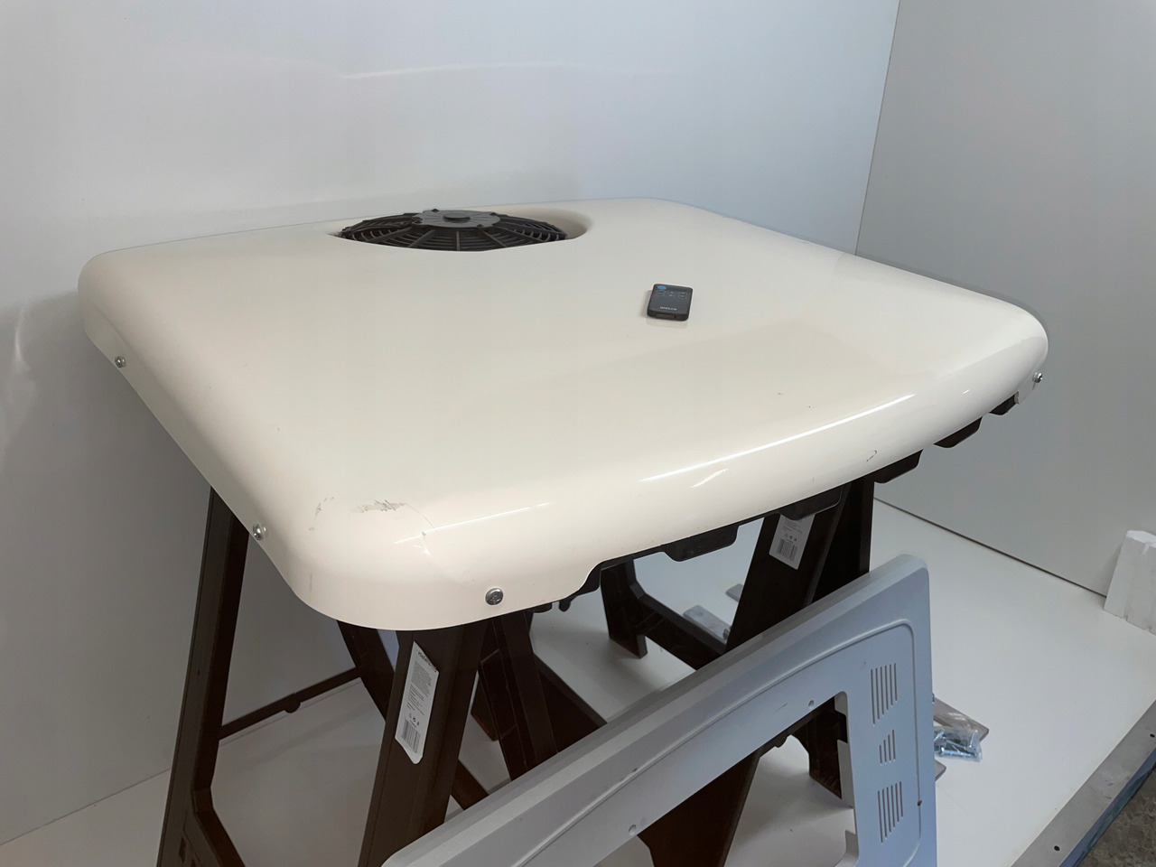 KLIMATYZACJA POSTOJOWA PILOT SLIMCOOL FACTORY PREP DAF SCANIA MC1507523 - Compressore A/C per Camion: foto 2 KLIMATYZACJA POSTOJOWA PILOT SLIMCOOL FACTORY PREP DAF SCANIA MC1507523 - Compressore A/C per Camion: foto 2