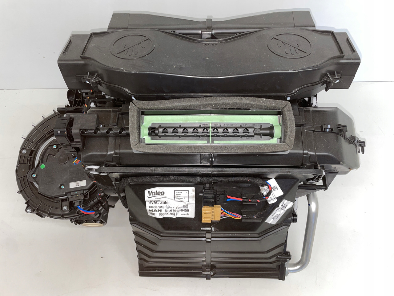 NAGRZEWNICA MAN TG3 TGX 3 TGX-3 81619006459 - Ventola abitacolo per Camion: foto 2 NAGRZEWNICA MAN TG3 TGX 3 TGX-3 81619006459 - Ventola abitacolo per Camion: foto 2