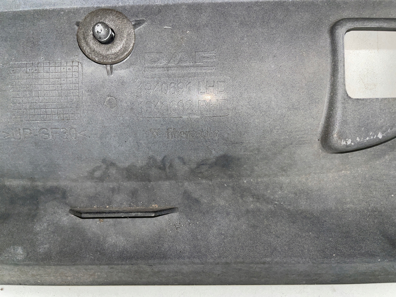 PODSZYBIE DAF MASKOWNICA OSŁONA DAF XF EURO 6 1940691 - Parabrezza per Camion: foto 4 PODSZYBIE DAF MASKOWNICA OSŁONA DAF XF EURO 6 1940691 - Parabrezza per Camion: foto 4