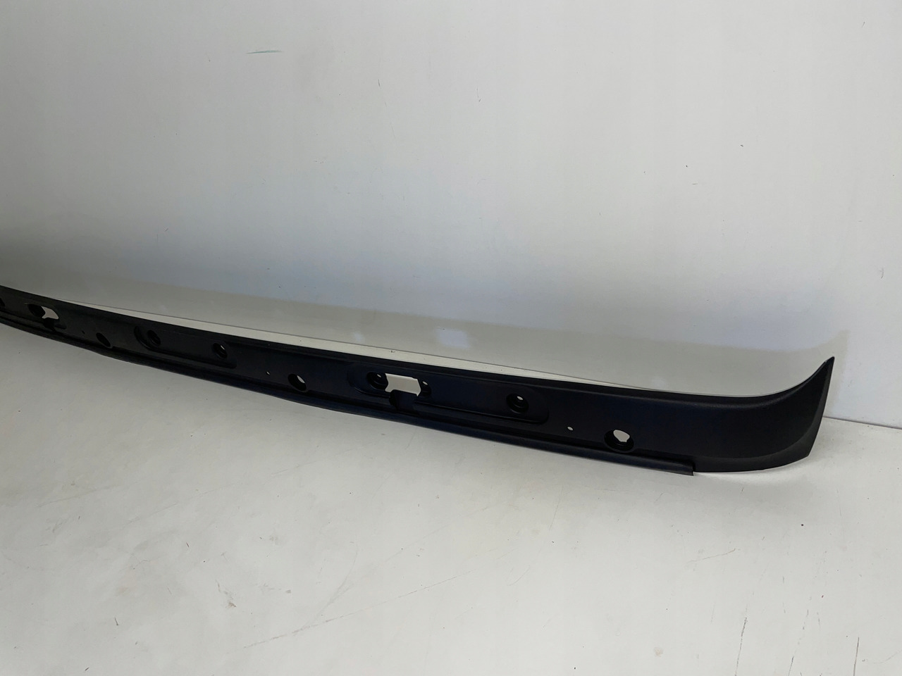 PODSZYBIE OSŁONA MASKOWNICA DAF 105 XF DAF 1665944 - Parabrezza per Camion: foto 3 PODSZYBIE OSŁONA MASKOWNICA DAF 105 XF DAF 1665944 - Parabrezza per Camion: foto 3