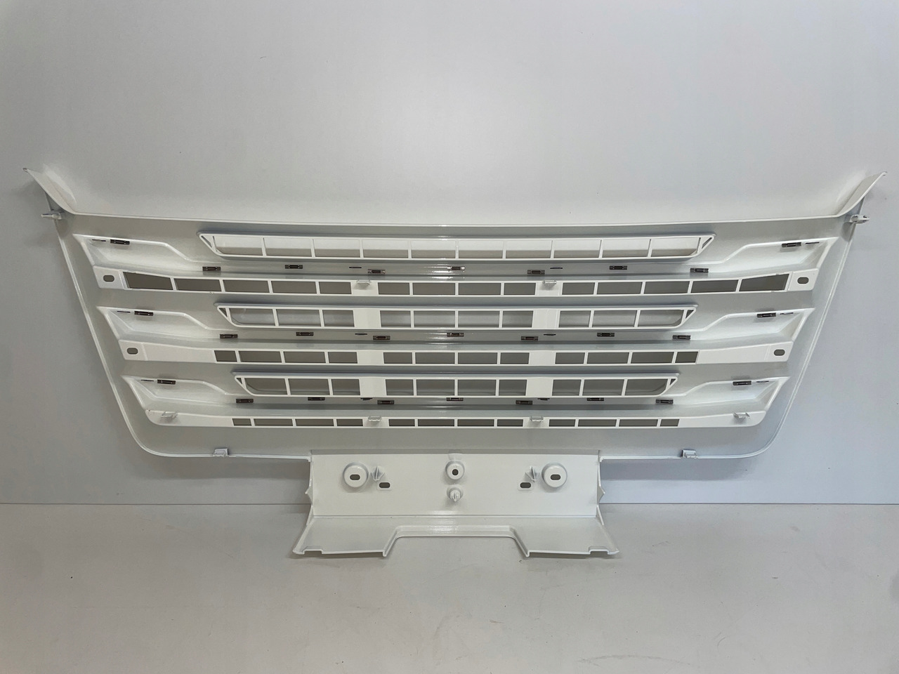 ŚRODKOWY GRILL CHROM ZDERZAKA MAN TGX TG3 TGX 3 ATRAPA 81416146084 - Griglia radiatore per Camion: foto 4 ŚRODKOWY GRILL CHROM ZDERZAKA MAN TGX TG3 TGX 3 ATRAPA 81416146084 - Griglia radiatore per Camion: foto 4