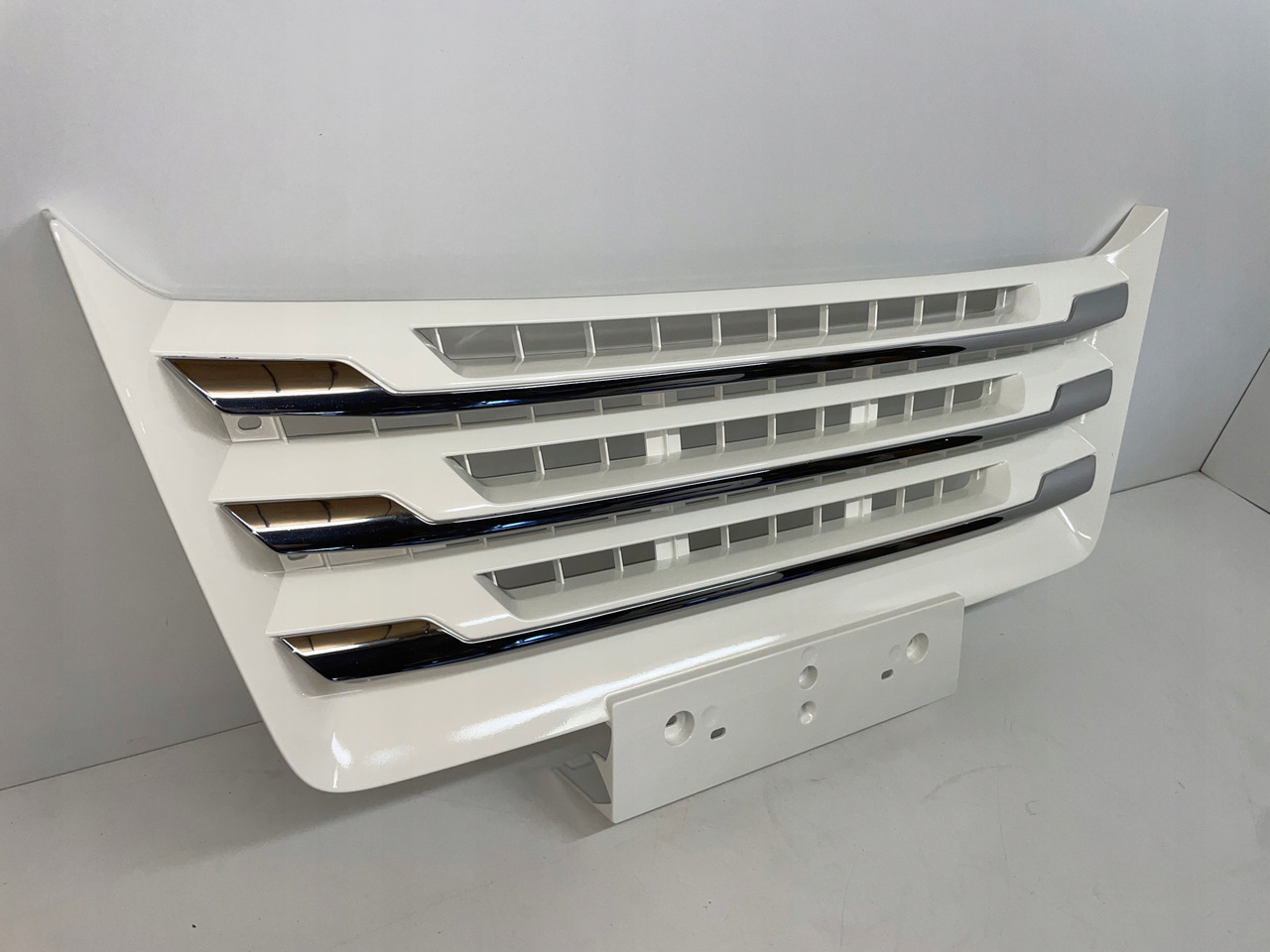 ŚRODKOWY GRILL CHROM ZDERZAKA MAN TGX TG3 TGX 3 ATRAPA 81416146084 - Griglia radiatore per Camion: foto 2 ŚRODKOWY GRILL CHROM ZDERZAKA MAN TGX TG3 TGX 3 ATRAPA 81416146084 - Griglia radiatore per Camion: foto 2