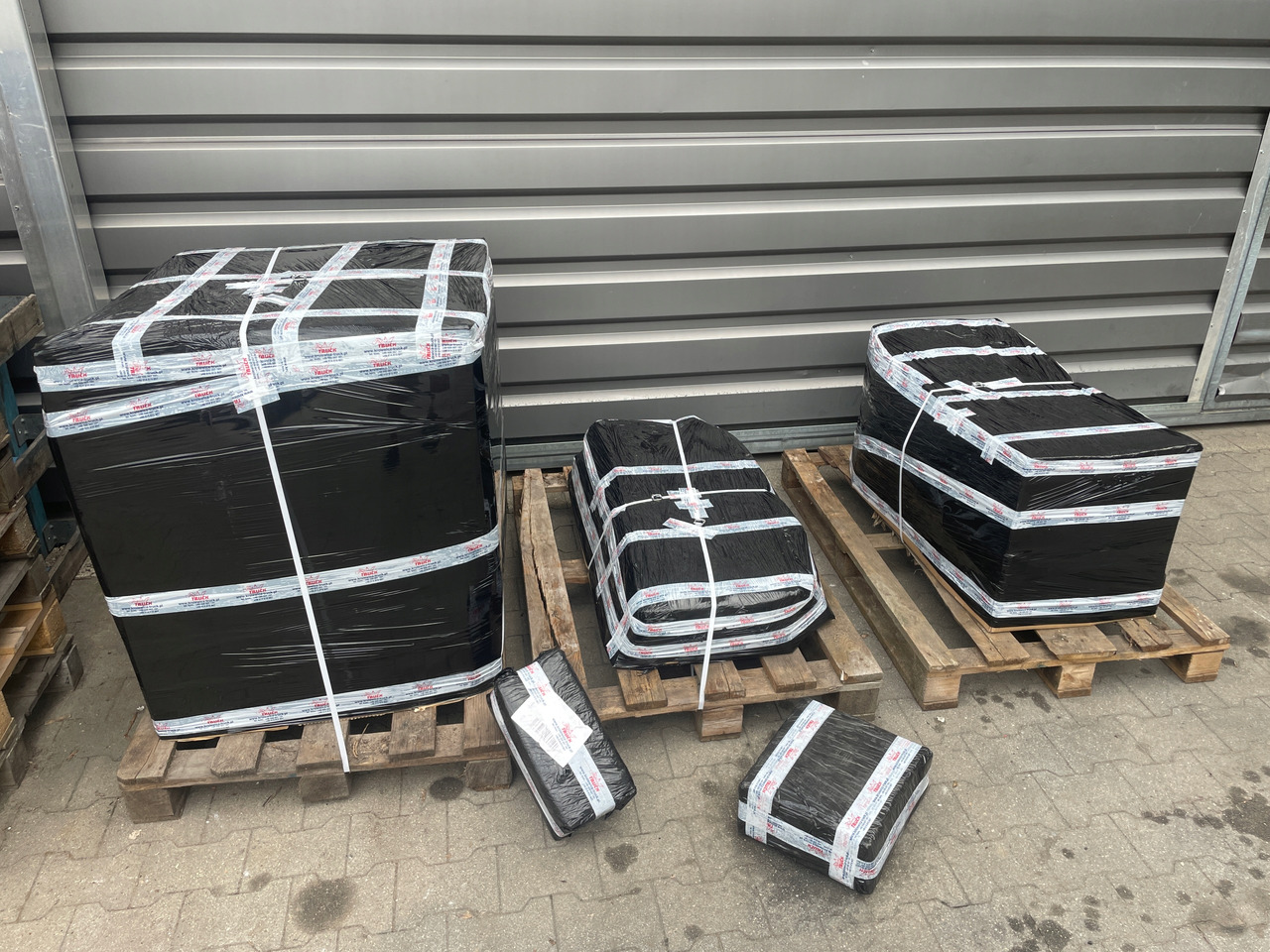 ŚRODKOWY GRILL CHROM ZDERZAKA MAN TGX TG3 TGX 3 ATRAPA 81416146084 - Griglia radiatore per Camion: foto 5 ŚRODKOWY GRILL CHROM ZDERZAKA MAN TGX TG3 TGX 3 ATRAPA 81416146084 - Griglia radiatore per Camion: foto 5