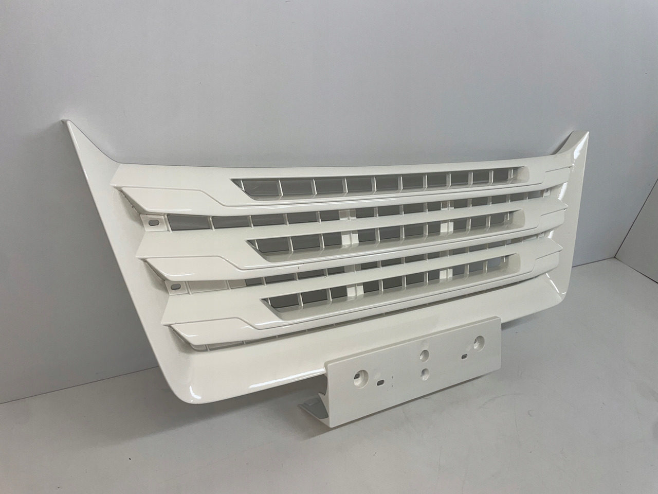 ŚRODKOWY GRILL ZDERZAKA MAN TGX TG3 TGX 3 ATRAPA 81416146085 - Griglia radiatore per Camion: foto 2 ŚRODKOWY GRILL ZDERZAKA MAN TGX TG3 TGX 3 ATRAPA 81416146085 - Griglia radiatore per Camion: foto 2