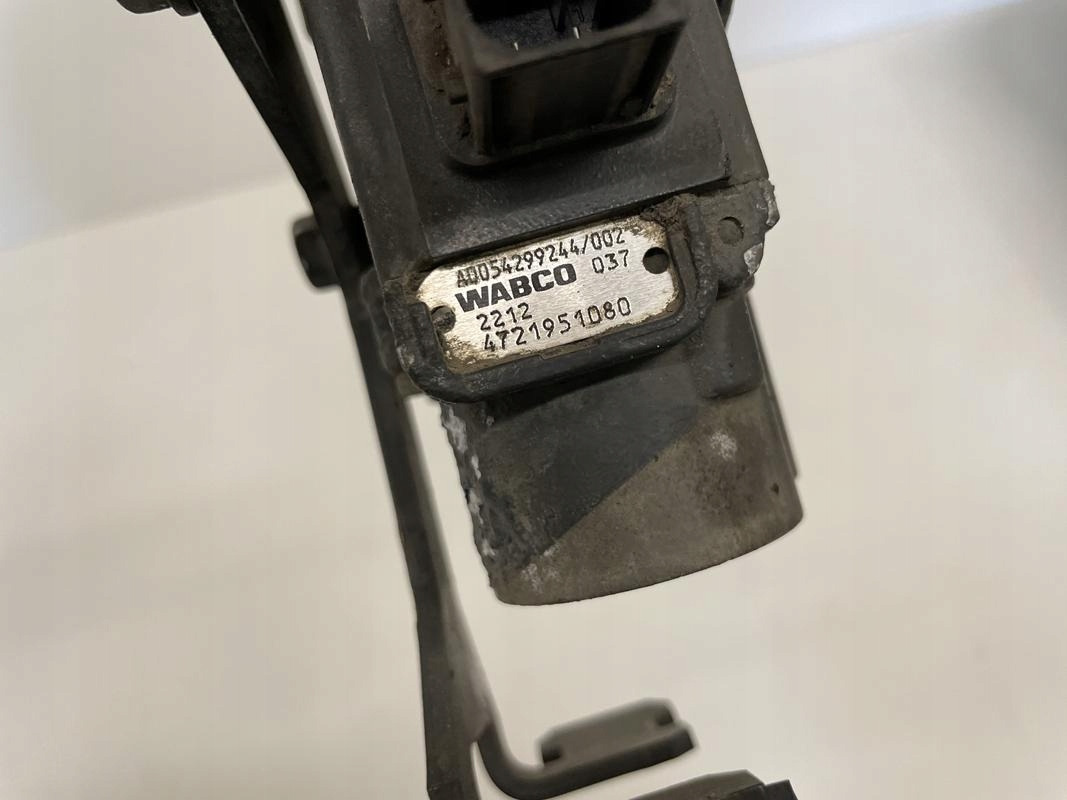 ZAWÓR CIŚNIENIA MERCEDES ACTROS MP4 A0054299244 - Sospensione per Camion: foto 2 ZAWÓR CIŚNIENIA MERCEDES ACTROS MP4 A0054299244 - Sospensione per Camion: foto 2