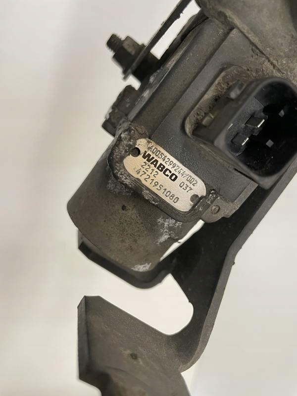 ZAWÓR CIŚNIENIA MERCEDES ACTROS MP4 A0054299244 - Sospensione per Camion: foto 5 ZAWÓR CIŚNIENIA MERCEDES ACTROS MP4 A0054299244 - Sospensione per Camion: foto 5