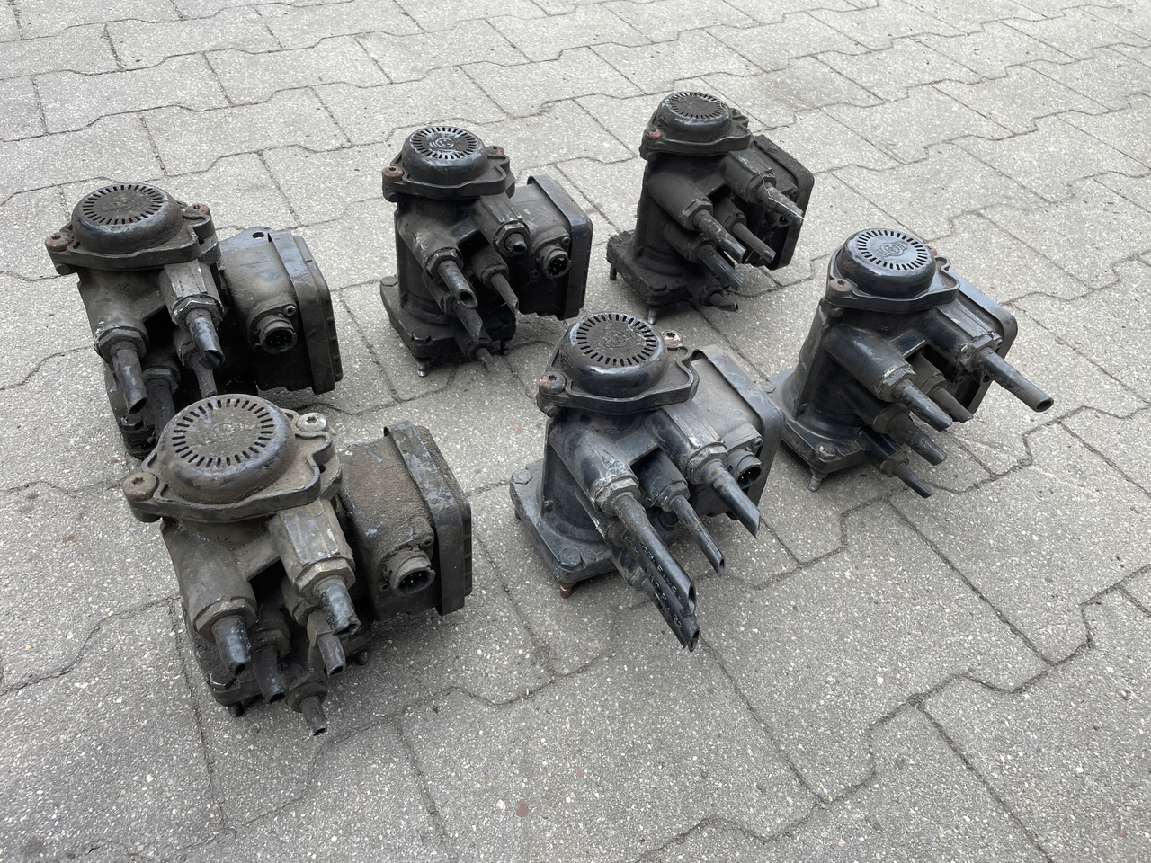 ZAWÓR EUROPA MODULATOR EBS MAN TGA TGS TGX 81523016213 - Valvola freno per Camion: foto 4 ZAWÓR EUROPA MODULATOR EBS MAN TGA TGS TGX 81523016213 - Valvola freno per Camion: foto 4