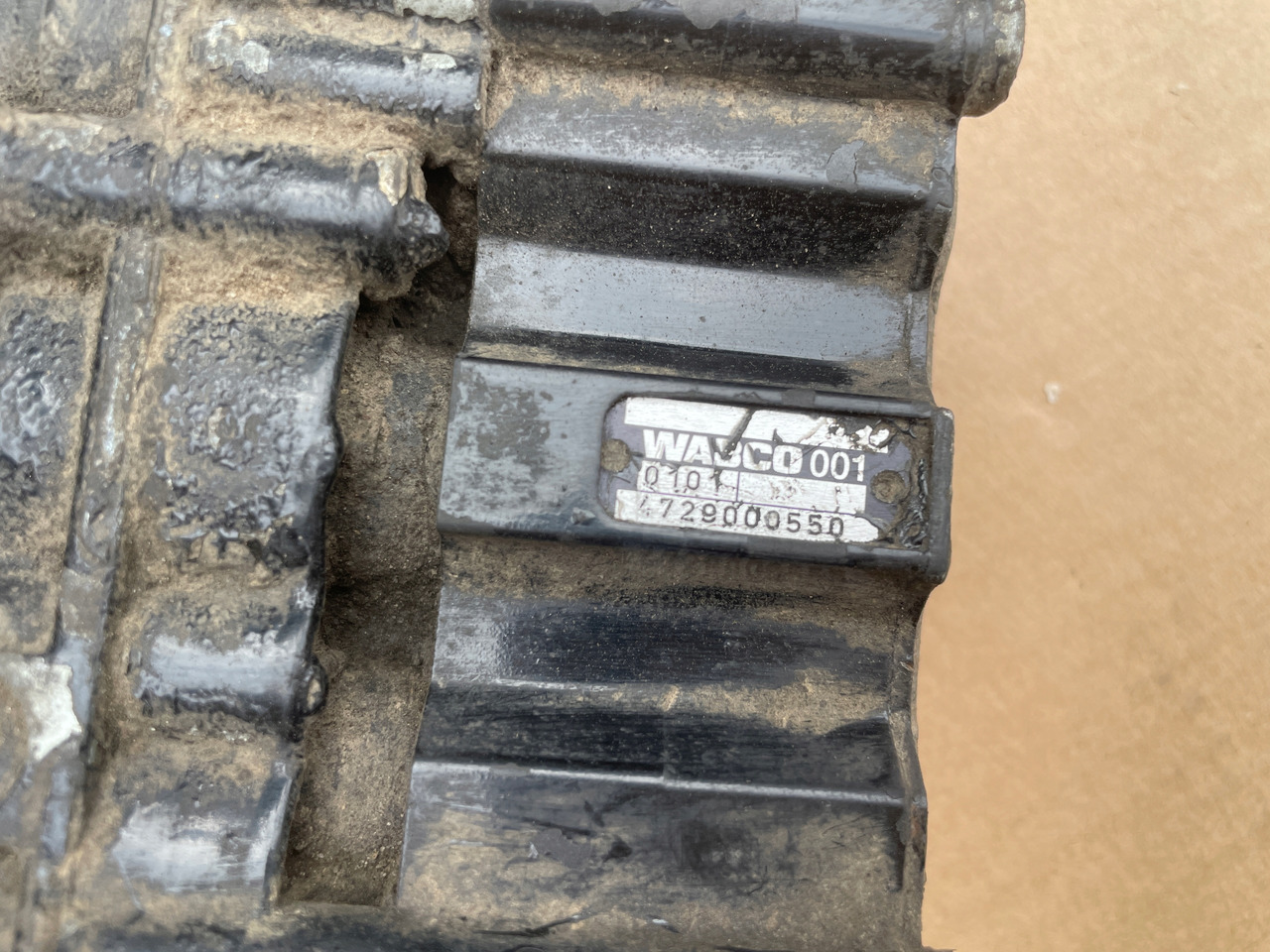 ZAWÓR PODUSZEK ECAS MAN TGA TGX TGS 4729000550 - Sospensione pneumatica per Camion: foto 3 ZAWÓR PODUSZEK ECAS MAN TGA TGX TGS 4729000550 - Sospensione pneumatica per Camion: foto 3