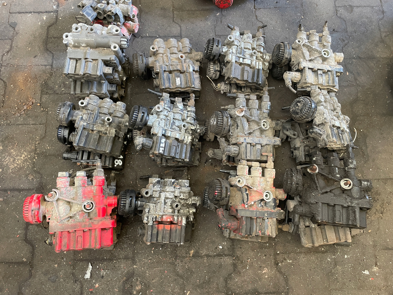 ZAWÓR PODUSZEK ECAS MAN TGA TGX TGS 4729000550 - Sospensione pneumatica per Camion: foto 4 ZAWÓR PODUSZEK ECAS MAN TGA TGX TGS 4729000550 - Sospensione pneumatica per Camion: foto 4