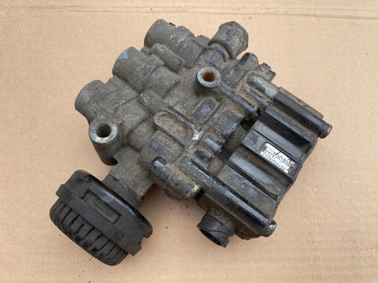 ZAWÓR PODUSZEK ECAS MAN TGA TGX TGS 4729000550 - Sospensione pneumatica per Camion: foto 2 ZAWÓR PODUSZEK ECAS MAN TGA TGX TGS 4729000550 - Sospensione pneumatica per Camion: foto 2