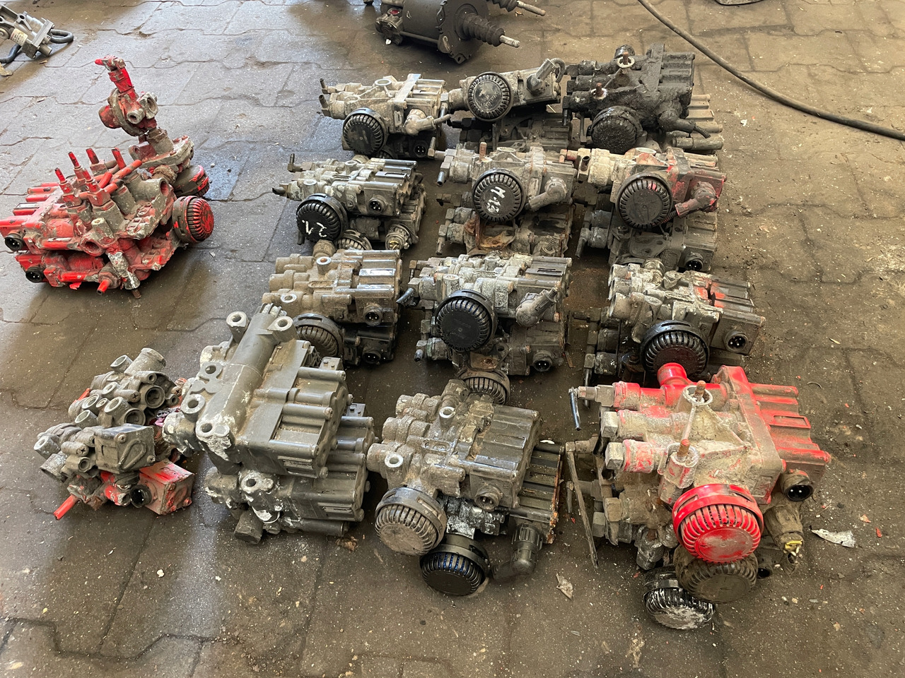 ZAWÓR PODUSZEK ECAS MAN TGA TGX TGS 4729000550 - Sospensione pneumatica per Camion: foto 5 ZAWÓR PODUSZEK ECAS MAN TGA TGX TGS 4729000550 - Sospensione pneumatica per Camion: foto 5