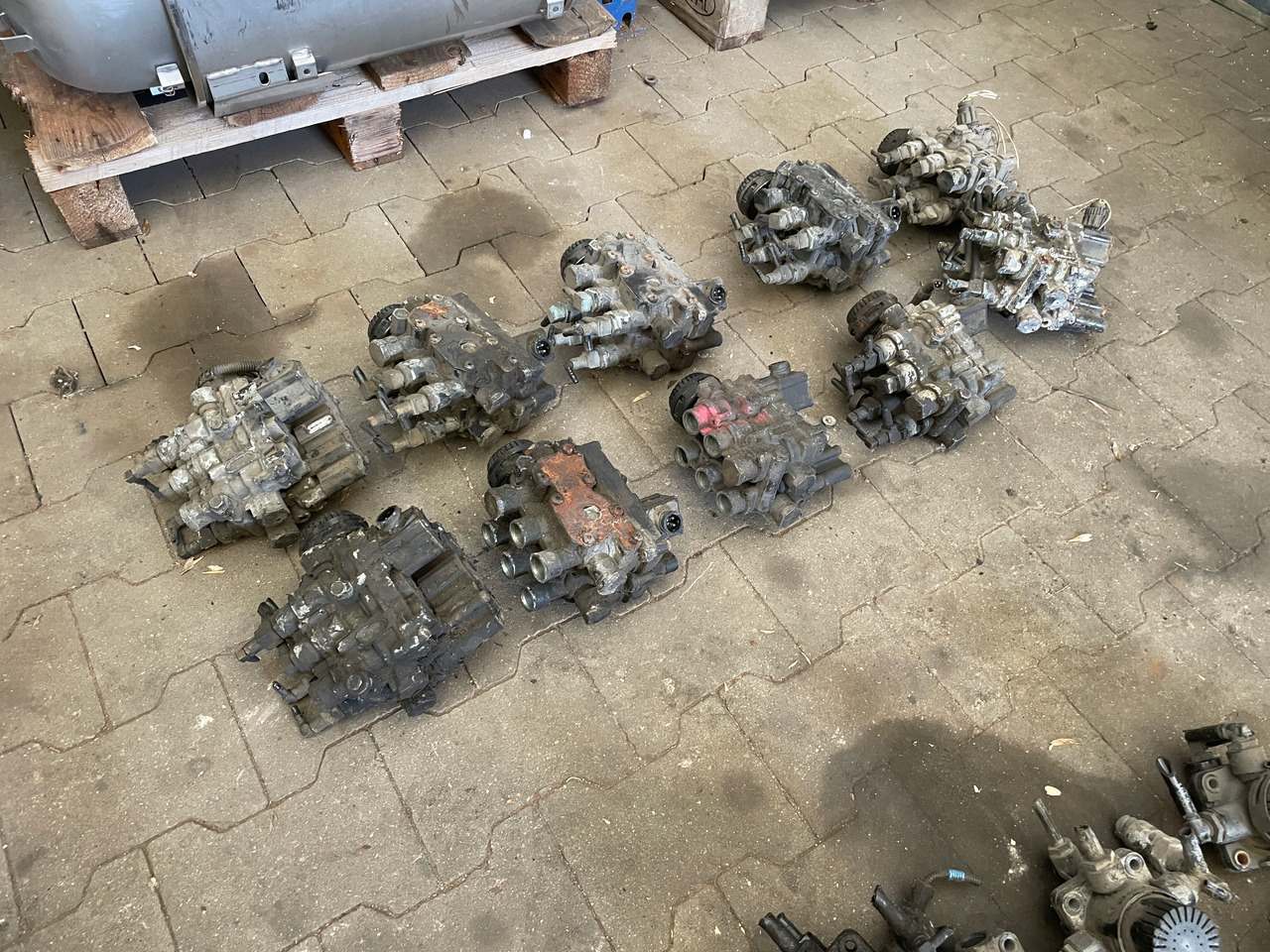 ZAWÓR PODUSZEK ECAS MAN TGA TGX TGS 4729000570 - Sospensione pneumatica per Camion: foto 5 ZAWÓR PODUSZEK ECAS MAN TGA TGX TGS 4729000570 - Sospensione pneumatica per Camion: foto 5