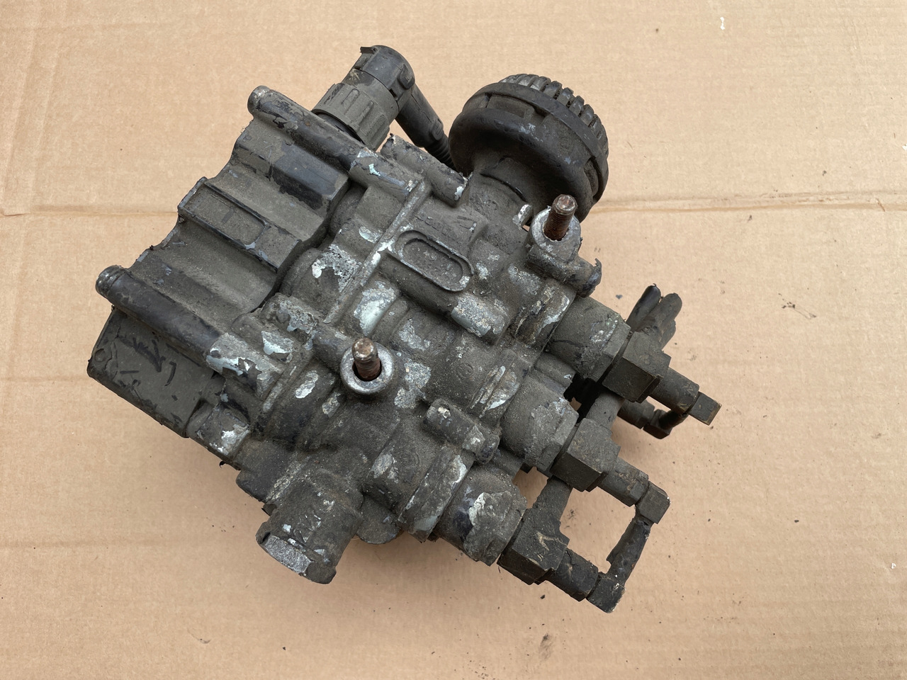 ZAWÓR PODUSZEK ECAS MAN TGA TGX TGS 4729000570 - Sospensione pneumatica per Camion: foto 1 ZAWÓR PODUSZEK ECAS MAN TGA TGX TGS 4729000570 - Sospensione pneumatica per Camion: foto 1