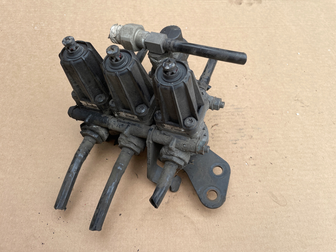 ZAWÓR REDUKCUJNY REDUKTOR CIŚNIENIA MAN TGA TGX TGS 4750103000 - Sospensione pneumatica per Camion: foto 1 ZAWÓR REDUKCUJNY REDUKTOR CIŚNIENIA MAN TGA TGX TGS 4750103000 - Sospensione pneumatica per Camion: foto 1