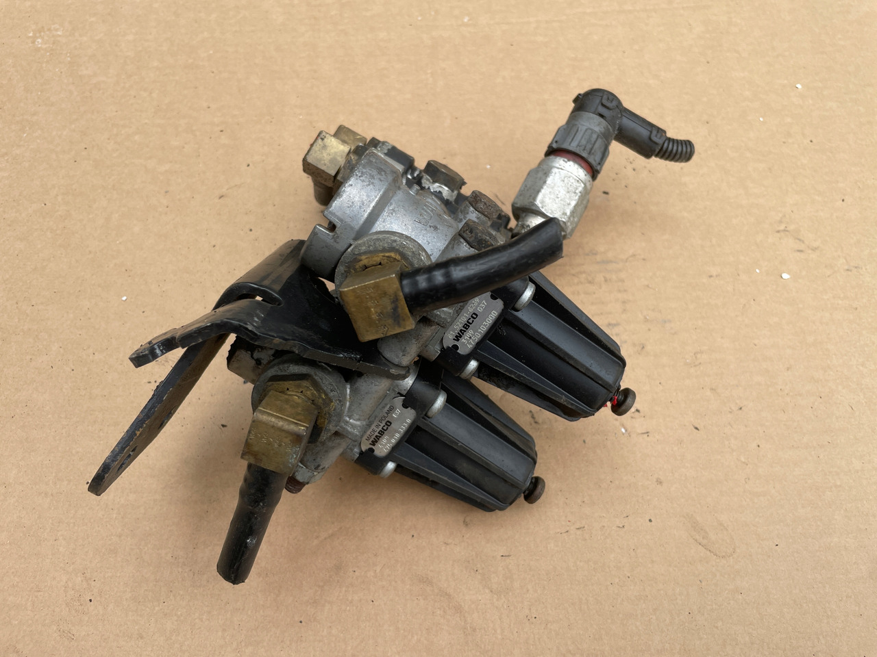 ZAWÓR REDUKCUJNY REDUKTOR CIŚNIENIA MAN TGA TGX TGS 4750103000 - Sospensione pneumatica per Camion: foto 4 ZAWÓR REDUKCUJNY REDUKTOR CIŚNIENIA MAN TGA TGX TGS 4750103000 - Sospensione pneumatica per Camion: foto 4