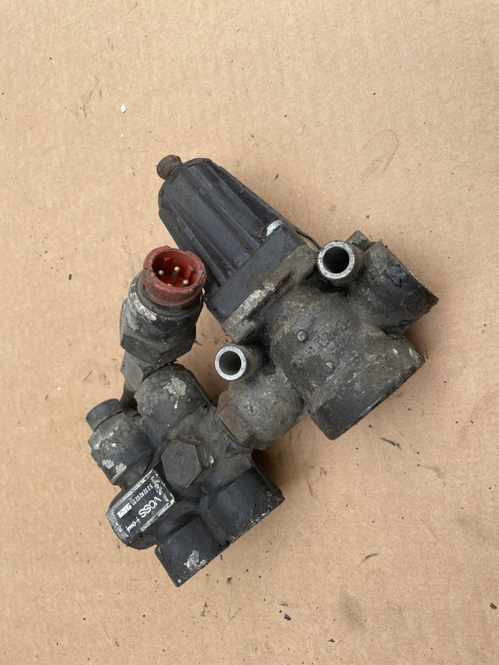 ZAWÓR REDUKCUJNY REDUKTOR CIŚNIENIA MAN TGA TGX TGS 4750103000 - Sospensione pneumatica per Camion: foto 2 ZAWÓR REDUKCUJNY REDUKTOR CIŚNIENIA MAN TGA TGX TGS 4750103000 - Sospensione pneumatica per Camion: foto 2