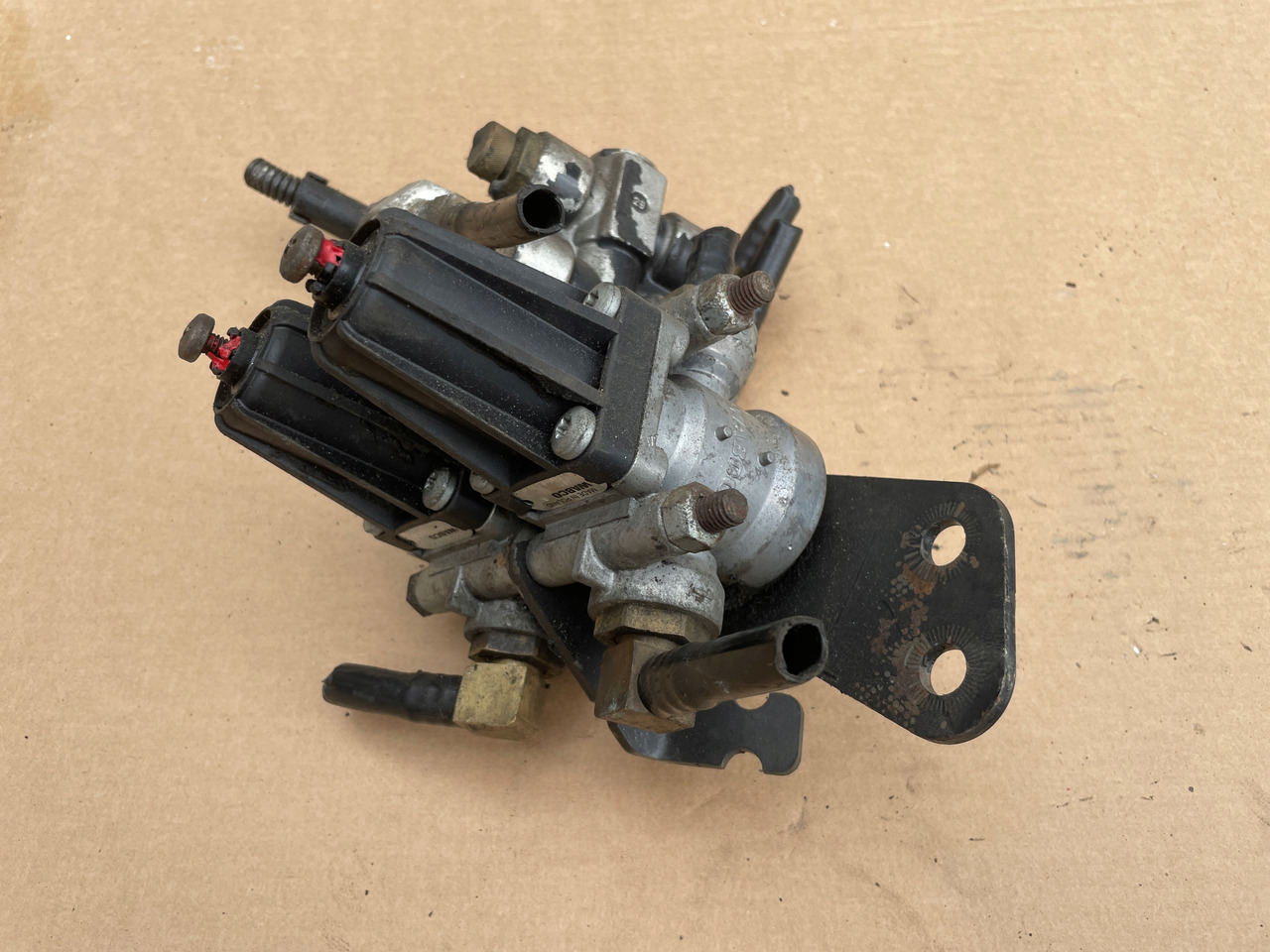 ZAWÓR REDUKCUJNY REDUKTOR CIŚNIENIA MAN TGA TGX TGS 4750103000 - Sospensione pneumatica per Camion: foto 5 ZAWÓR REDUKCUJNY REDUKTOR CIŚNIENIA MAN TGA TGX TGS 4750103000 - Sospensione pneumatica per Camion: foto 5