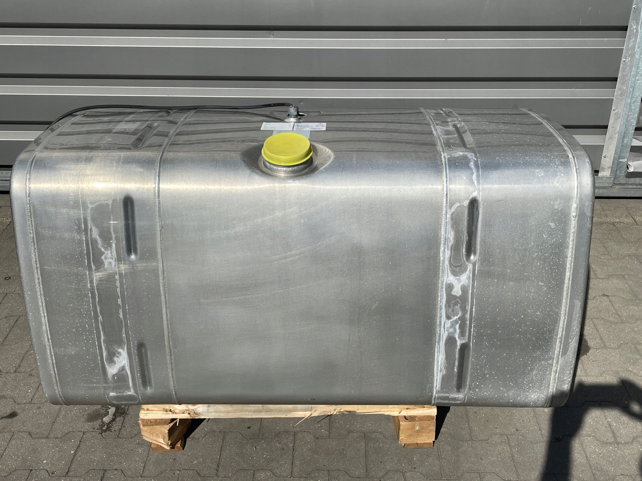 ZBIORNIK NA PALIWO MAN TGX TGS 580 L 81122016684 - Serbatoio carburante per Camion: foto 2 ZBIORNIK NA PALIWO MAN TGX TGS 580 L 81122016684 - Serbatoio carburante per Camion: foto 2