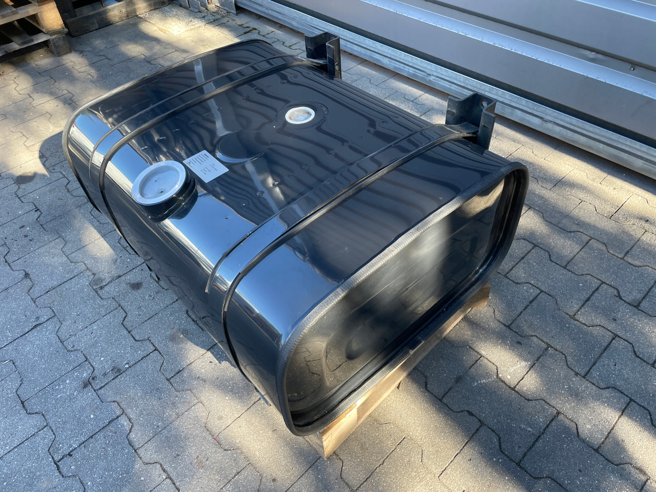 ZBIORNIK PALIWA MAN 150 L , L2000 TGL TGM 81122015818 - NOWY - - Serbatoio carburante per Camion: foto 4 ZBIORNIK PALIWA MAN 150 L , L2000 TGL TGM 81122015818 - NOWY - - Serbatoio carburante per Camion: foto 4