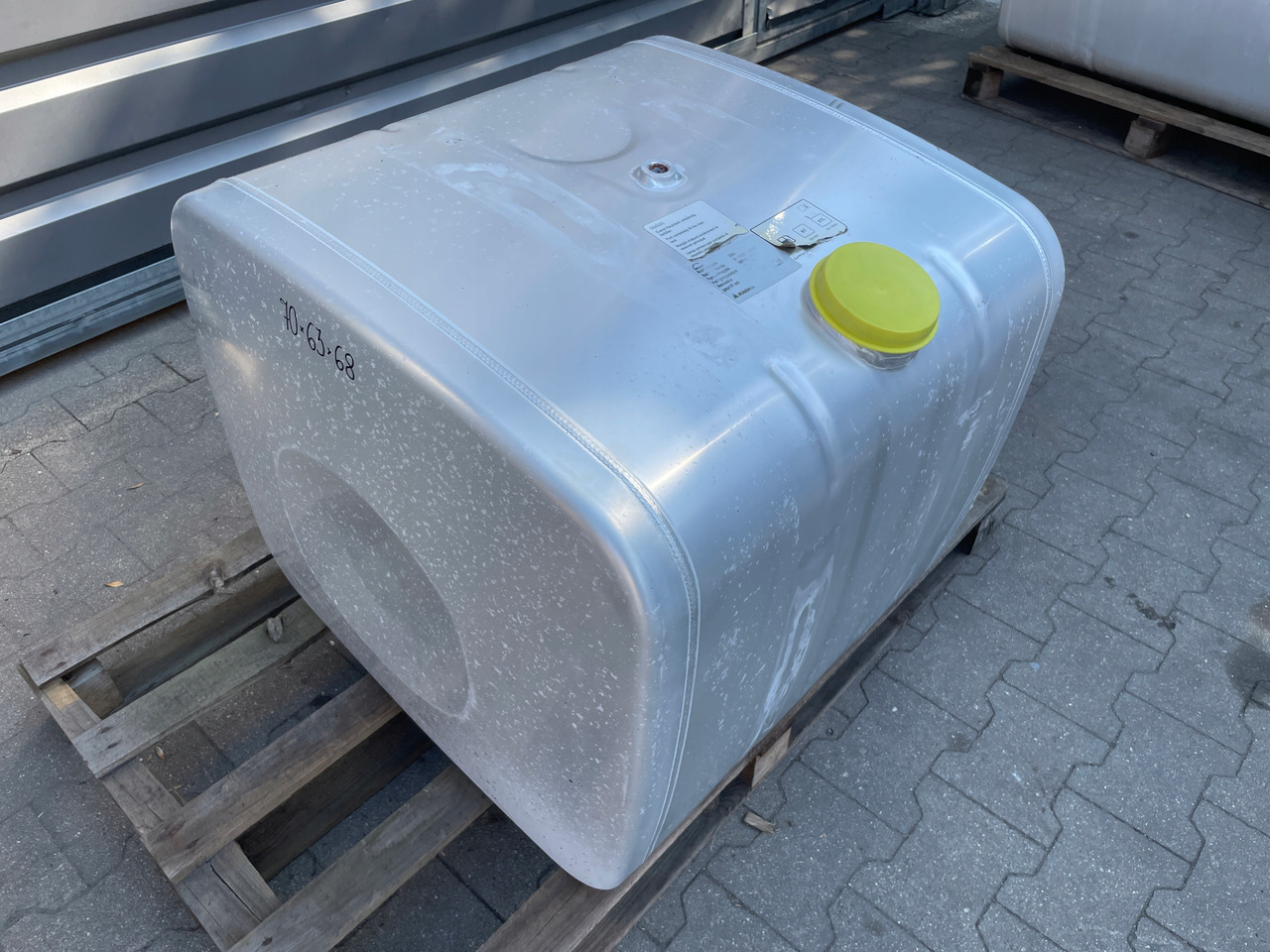 ZBIORNIK PALIWA MAN TGA TGX TGS 250L 81122016898 - Serbatoio carburante per Camion: foto 2 ZBIORNIK PALIWA MAN TGA TGX TGS 250L 81122016898 - Serbatoio carburante per Camion: foto 2