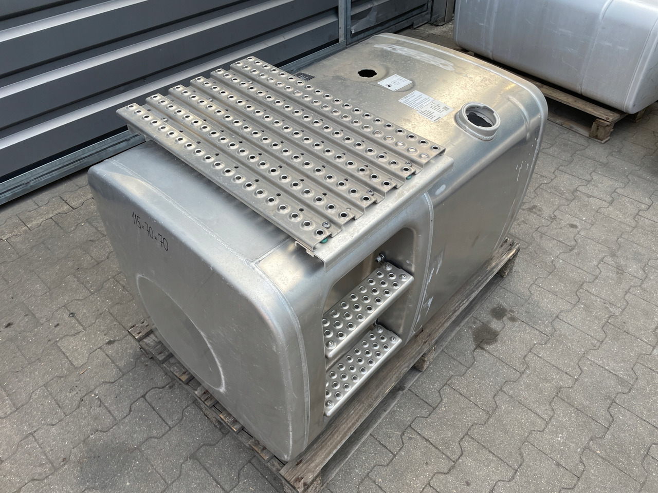 ZBIORNIK PALIWA MAN TGA TGX TGS 460 L 81122016831 - Serbatoio carburante per Camion: foto 2 ZBIORNIK PALIWA MAN TGA TGX TGS 460 L 81122016831 - Serbatoio carburante per Camion: foto 2