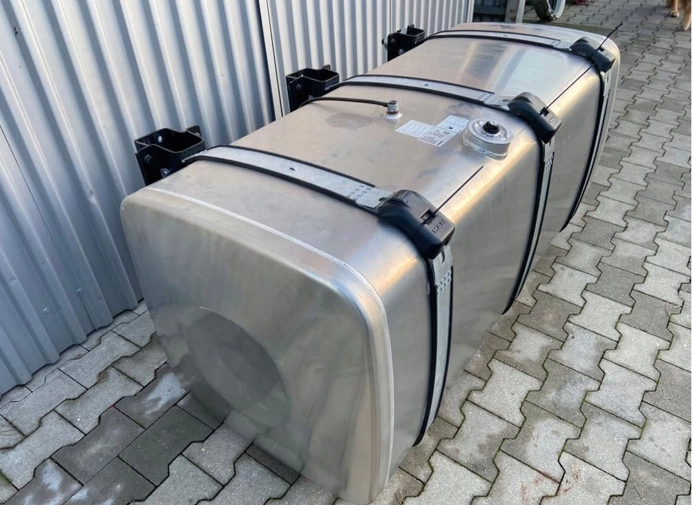 ZBIORNIK PALIWA MAN TGX TGS 710 L 81122016949 - Serbatoio carburante per Camion: foto 3 ZBIORNIK PALIWA MAN TGX TGS 710 L 81122016949 - Serbatoio carburante per Camion: foto 3