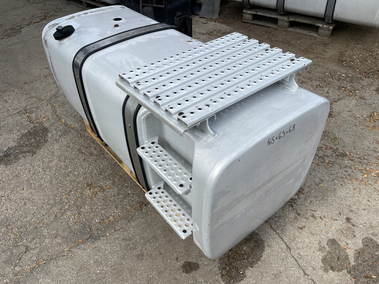 ZBIORNIK PALIWA MAN TGX TGS TGA 590 L 81122015663 - Serbatoio carburante per Camion: foto 3 ZBIORNIK PALIWA MAN TGX TGS TGA 590 L 81122015663 - Serbatoio carburante per Camion: foto 3