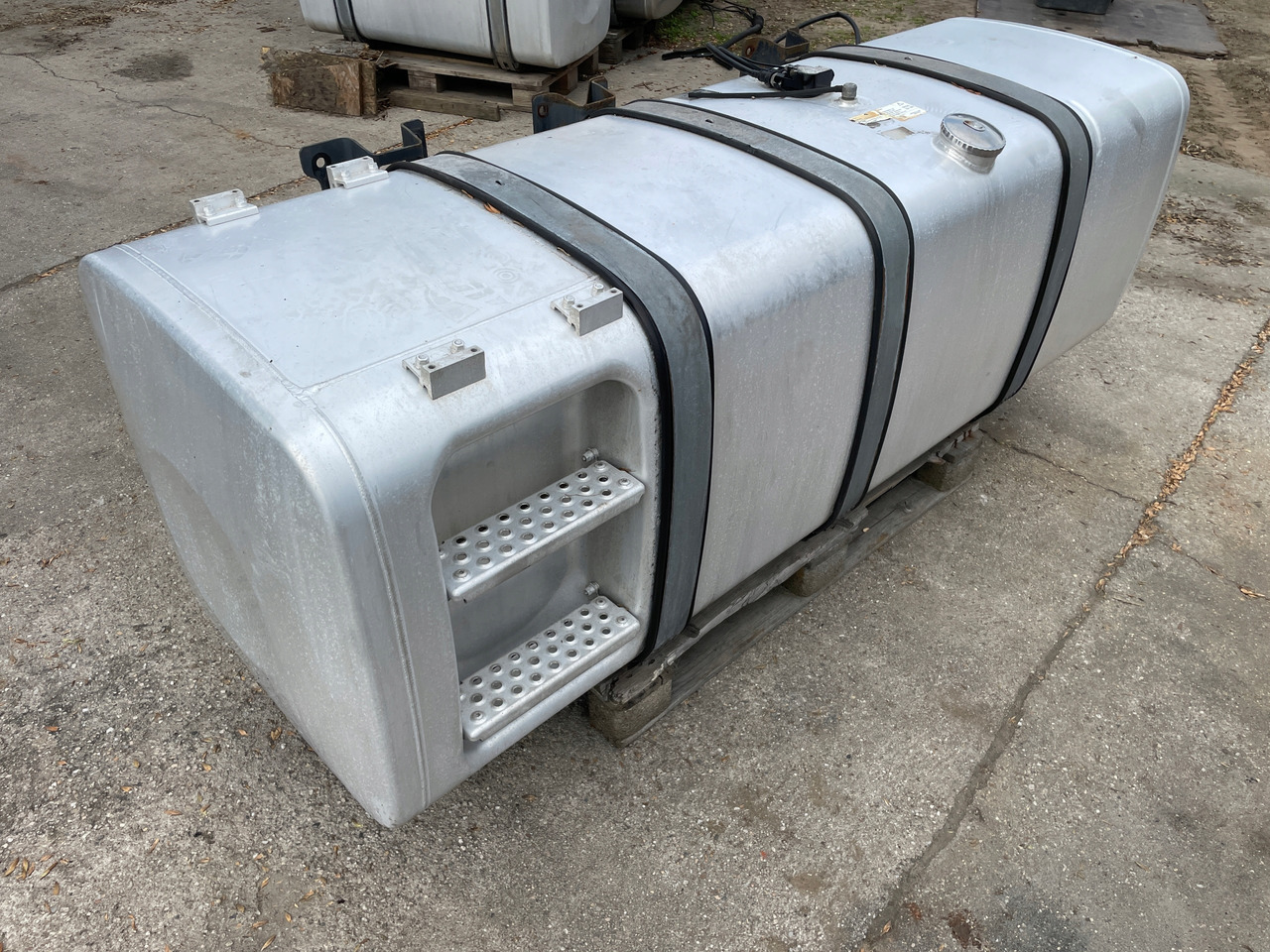 ZBIORNIK PALIWA MAN TGX TGS TGX3 TG3 910 L 81122016846 - Serbatoio carburante per Camion: foto 2 ZBIORNIK PALIWA MAN TGX TGS TGX3 TG3 910 L 81122016846 - Serbatoio carburante per Camion: foto 2